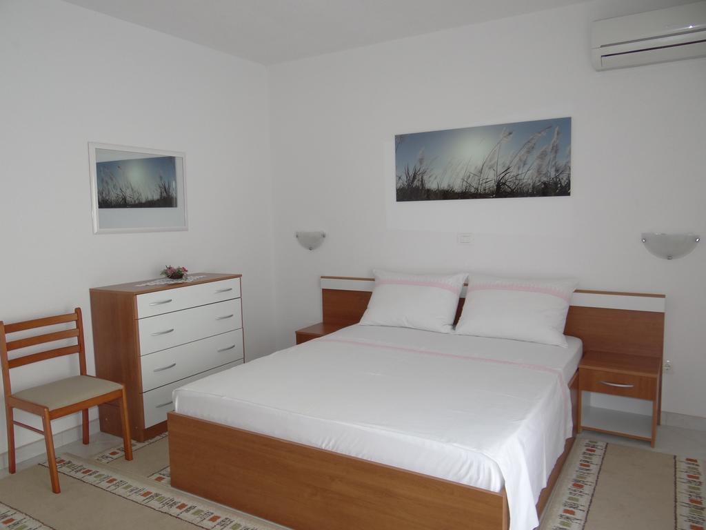 Vila Lola Apartmani Τρογκίρ Εξωτερικό φωτογραφία
